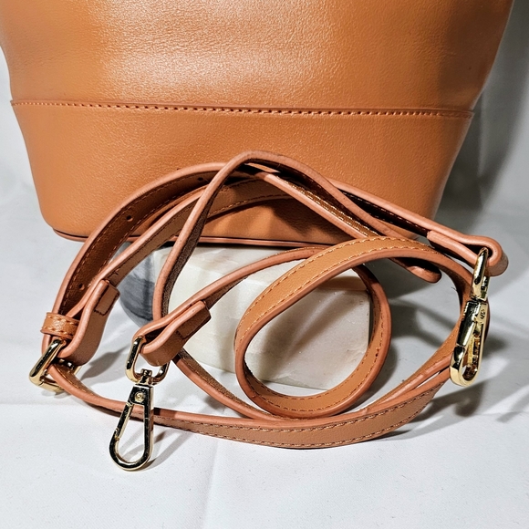 Vegan leather bucket handbag, Expressions NYC, EUC - Picture 7 of 11